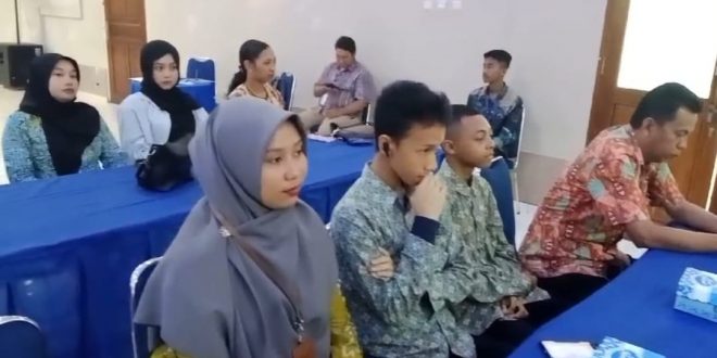 InfofakfakMedia's tweet photo. Pendidikan Vokasi Banyak Diminati Dan Lulusannya Cepat Bekerja https://t.co/iwj4fP5pIp https://t.co/iPn0n6NUC0