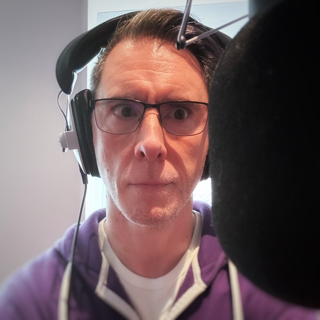 ScottJoseph_UK's tweet photo. My face seems physically incapable of maintaining any semblance of a normal expression for booth photos.
A great #Commercial and #Corporate #Vo session rolled into one today with the friendly folk at @WaveStudios
Thanks to @DamnGoodVoices
#VoiceOver #NotPhotogenic https://t.co/PU0kbG2Ird