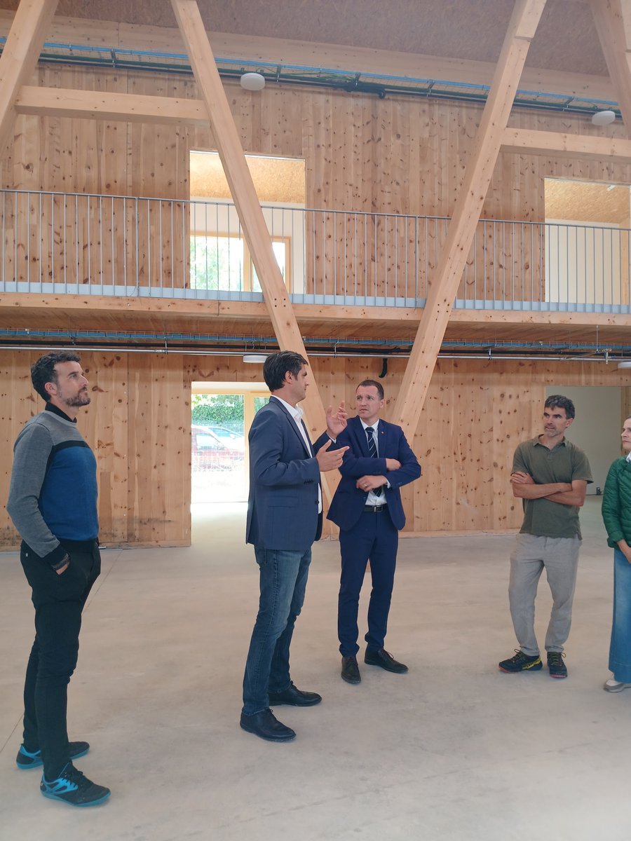 Avui el conselller <a href="/oscarordeig/">Òscar Ordeig</a> ha presidit la Junta del CTFC i ha visitat les obres del #HubForestal.  
Hem fet repàs de projectes en curs, i molta projecció de futur pels nostres #boscos i la #bioeconomia. 
Gràcies per la visita!