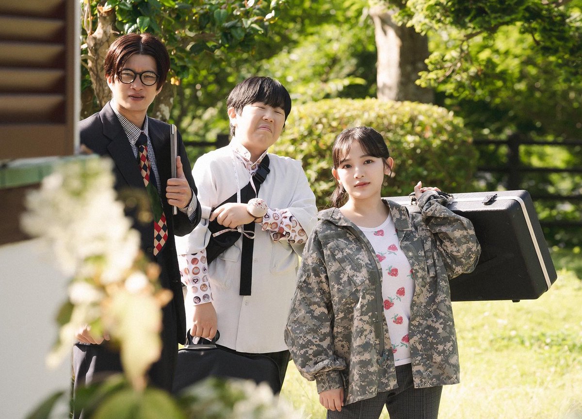 テレ東　水ドラ25
ベイビーわるきゅーれ エブリデイ！🔫

第3話ご視聴ありがとうございます！
田島さん演じる桑原、新名さん演じる秋間
兎に角面白すぎる❤️‍🔥

現場ではもちろん大笑いでしたが
仕上がった映像でも大笑いしてしまいました🔫

全員殺し屋です😎
殺し屋協会一大プロジェクト！
始まります

TVerで見逃し配信、UNEXT全話配信！
ぜひ見てください🫧
https://t.co/LuO1SMXWXT
#ベビエブ　@babywalkure_tx