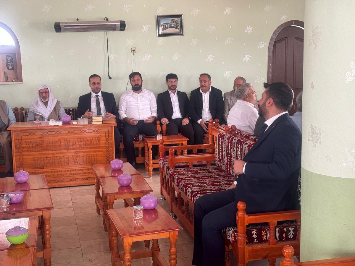 21mehmetceylan's tweet photo. 📍Eğil
MKYK üyemiz &amp; Genel Merkez İnsan Hakları Başkan Yardımcısı Sn.Muhammed Ali Kaldırım ve il/ilçe teşkilat mensuplarımız ile birlikte;
İlçe Başkanımız @resit_umay’ın annesinin taziyesine katılarak baş sağlığı diledik.
Merhumeye Allahtan rahmet ailesine sabırlar diliyorum. https://t.co/gOlsHhBjnw