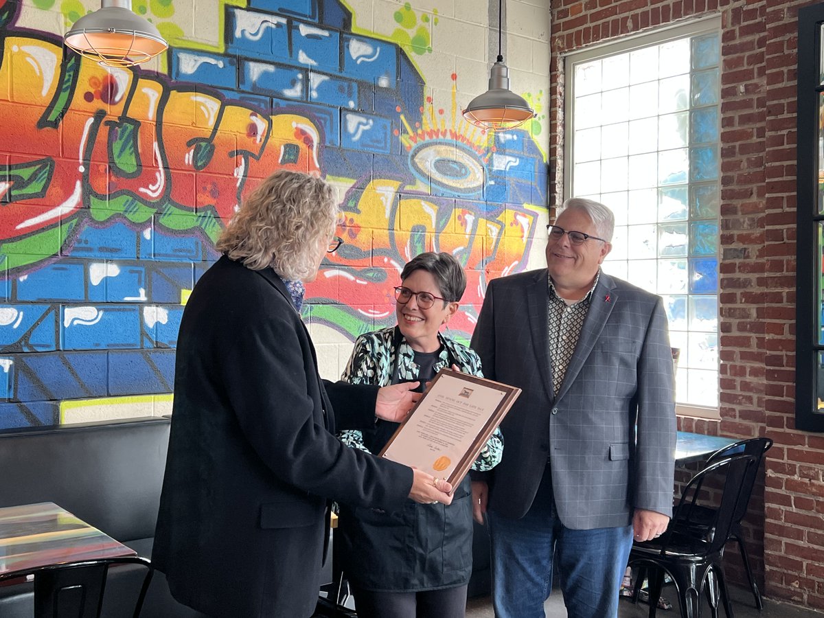 MayorGorton's tweet image. Today is @AVOLKY's Dining Out for Life Day! I joined Executive Director Jon Parker and Community Engagement Manager Anthony Smallwood at @DV8Kitchen to celebrate the kick-off of today’s event. (1/2)