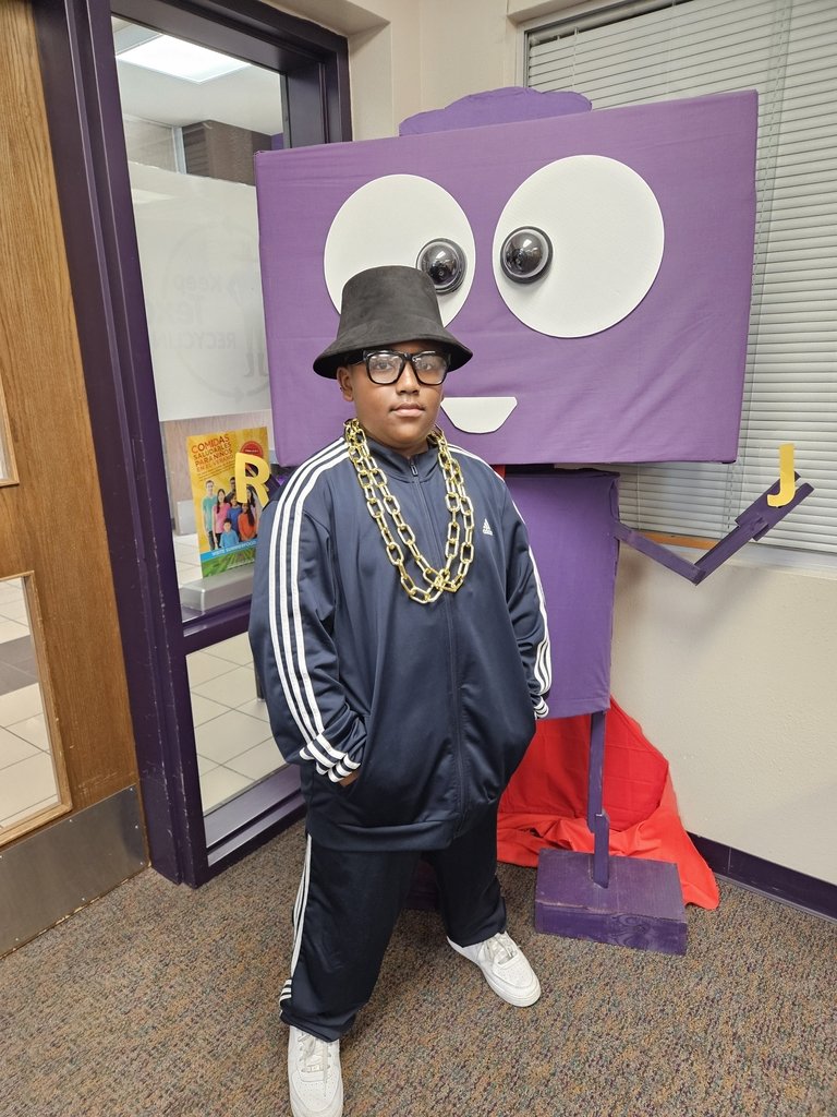 JohnStem_EISD's tweet photo. Decade Day! Students showing school spirit https://t.co/amj9xwiz02