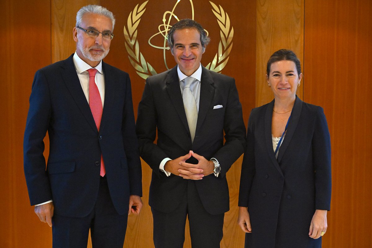 CSN_es's tweet photo. 🗣️España ha subrayado la importancia de las convenciones en el ámbito del @iaeaorg durante su declaración oficial en la 68ª Conferencia General del OIEA.

📔Además el presidente del #CSN se ha reunido con @rafaelmgrossi hoy para revisar su agenda conjunta: https://t.co/1VWTSP1xpH https://t.co/vtjdwN9plw