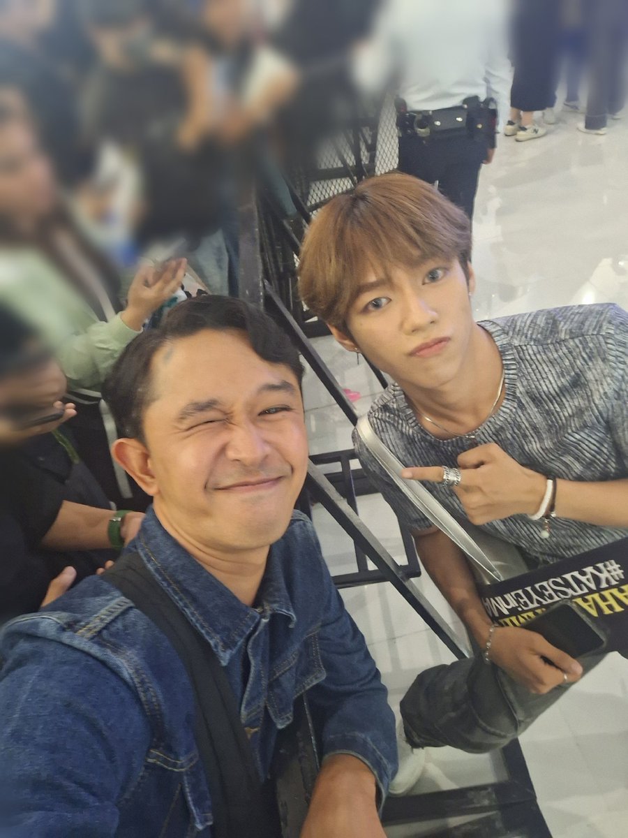 violetkim21_'s tweet photo. Hi MYUNGSOOO eme π€£πβ¨οΈπβ¨οΈπ
Grabiii after all these yearsss, Finally nagmeet na tauuu hehehee. Please stay happy and keep the shinning Aura sa Idol Journeyyyy πβ¨οΈ
#PLUUS #AlwaysPLUUS #PLUUSJL #ZUPDate #everydayPLUUS #SUM
@pluus_official https://t.co/TEdP4uEGiL