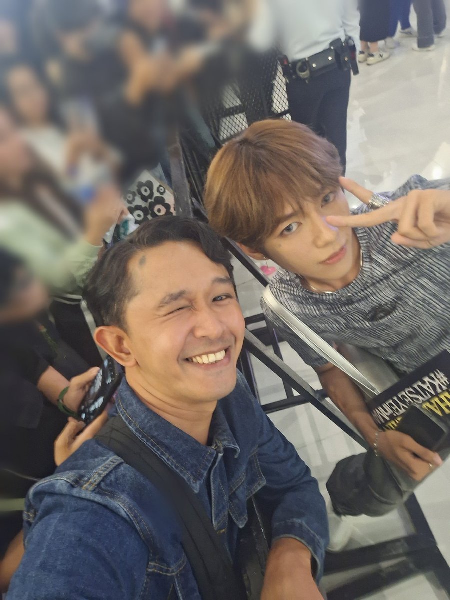 violetkim21_'s tweet photo. Hi MYUNGSOOO eme π€£πβ¨οΈπβ¨οΈπ
Grabiii after all these yearsss, Finally nagmeet na tauuu hehehee. Please stay happy and keep the shinning Aura sa Idol Journeyyyy πβ¨οΈ
#PLUUS #AlwaysPLUUS #PLUUSJL #ZUPDate #everydayPLUUS #SUM
@pluus_official https://t.co/TEdP4uEGiL