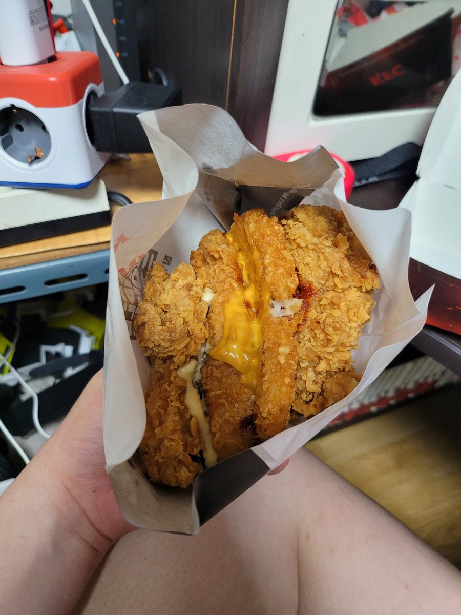 RuRewos's tweet photo. 인생 ㅈ같은거 쳐먹기나하자 https://t.co/DIevOMQBcm