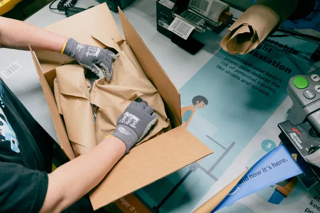 JeffreyLuft's tweet photo. Amazon offers sellers ‘fully managed’ supply chain solution https://t.co/foGSmbFsFP https://t.co/lwybOVkPPd