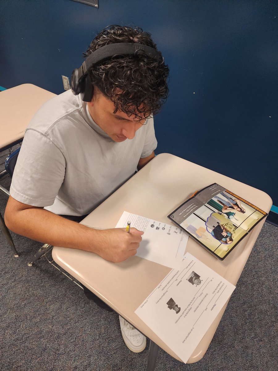 MsPatel1221's tweet photo. My kiddos working so hard! #WritingSummaries #Characterization #ESOLII #ESL #BushHS #Broncos https://t.co/kNfM1X36rq