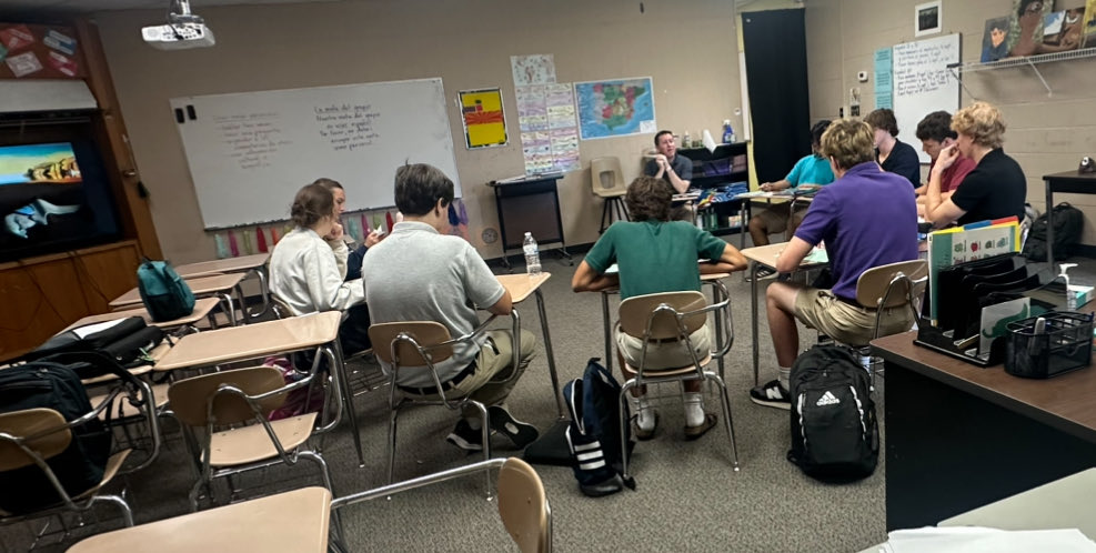 ⁦<a href="/PaideiaCenter/">Paideia Center</a>⁩ Dr. Hester’s Spanish III/IV classes had a Paideia seminar conducted totally in Spanish ⁦<a href="/merrolhydehawks/">Merrol Hyde Magnet</a>⁩
