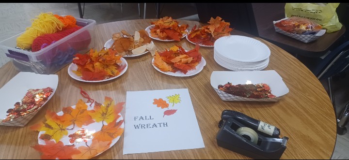 MarionExtDay's tweet image. Fall is right around the corner and the temperature is dropping!  To celebrate, MAP @LMSLibertyPride made festive fall wreaths.