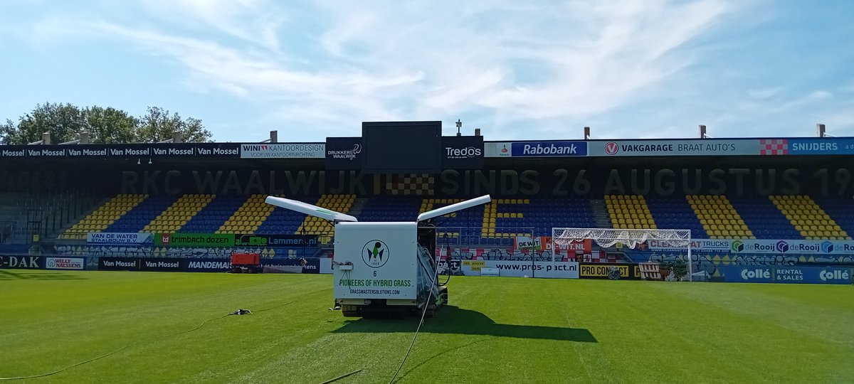 🏟️ We're proud to continue building our relationship with <a href="/RKCWAALWIJK/">RKC Waalwijk</a> through another project using our fully electric Gen-5 machine.🟡🔵After installing the team's training pitch last year, <a href="/GrassMaster1989/">GrassMasterSolutions</a> was trusted with providing the new #hybridgrass surface at Mandemakers