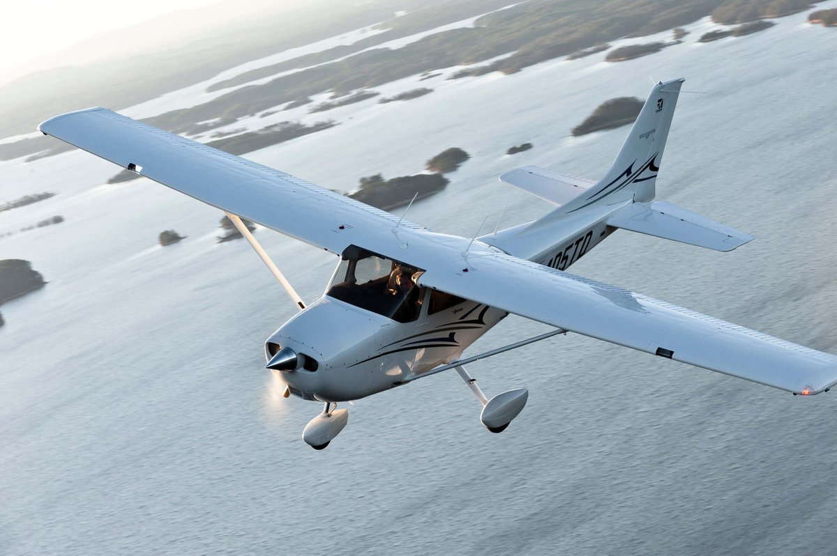 DPavgeek's tweet image. [FlyingMag] Why Choose a Piston Plane? dlvr.it/TDRB13