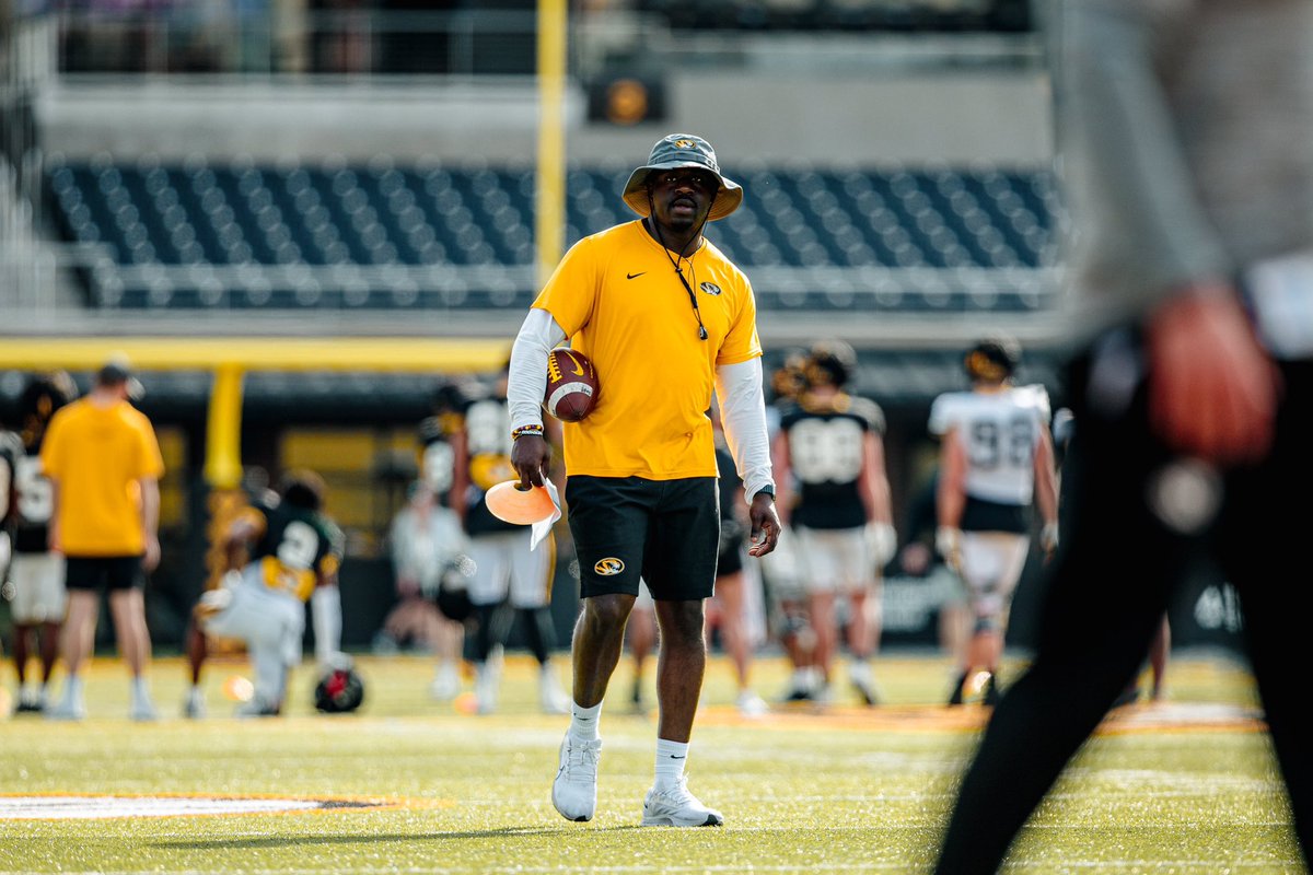 MizzouFootball's tweet photo. Happy National Equipment Manager Appreciation Week to the team behind the team 🤝 #EQWeek2024 

#MIZ 🐯🏈 https://t.co/P4I5vEHBru