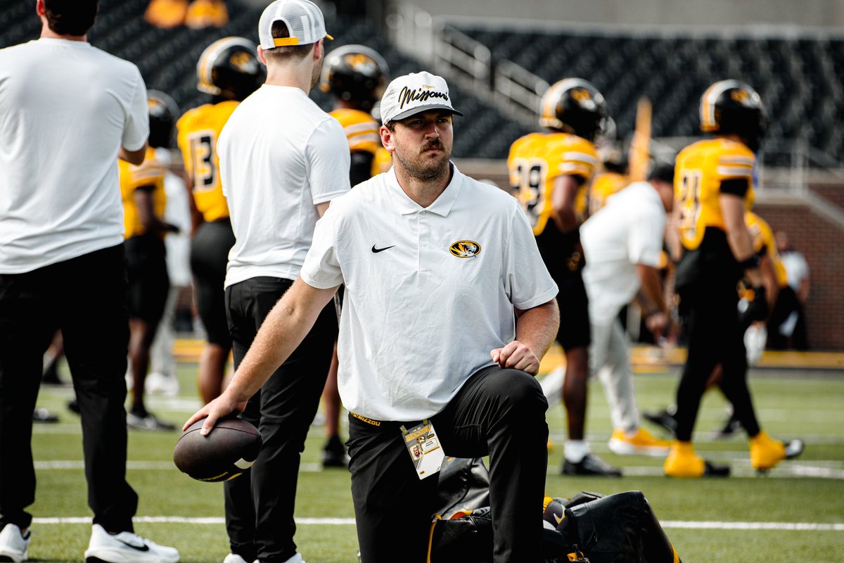 MizzouFootball's tweet photo. Happy National Equipment Manager Appreciation Week to the team behind the team 🤝 #EQWeek2024 

#MIZ 🐯🏈 https://t.co/P4I5vEHBru