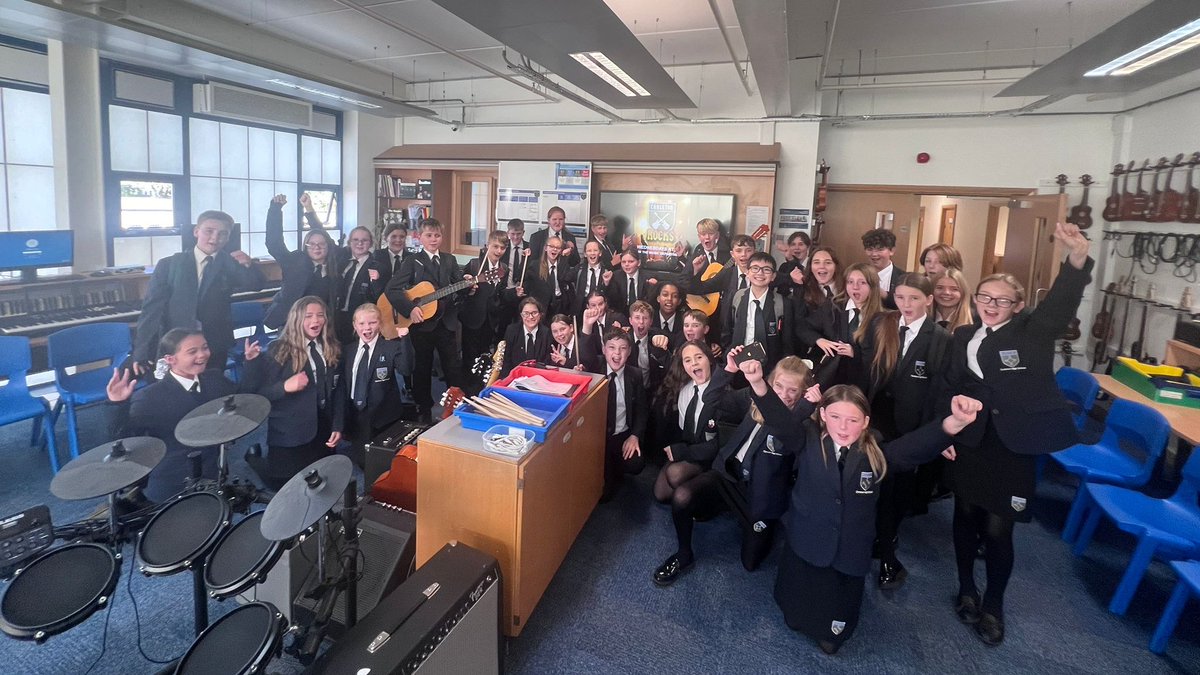 PATCarletonHigh's tweet image. What a great turn out to the Carleton Rocks Co-curricular club this Wednesday afternoon. The Performing Arts Department were very happy to see new and familiar faces jam together after school!
#CarletonRocks #CHSCocurricular #WeWillRockYou