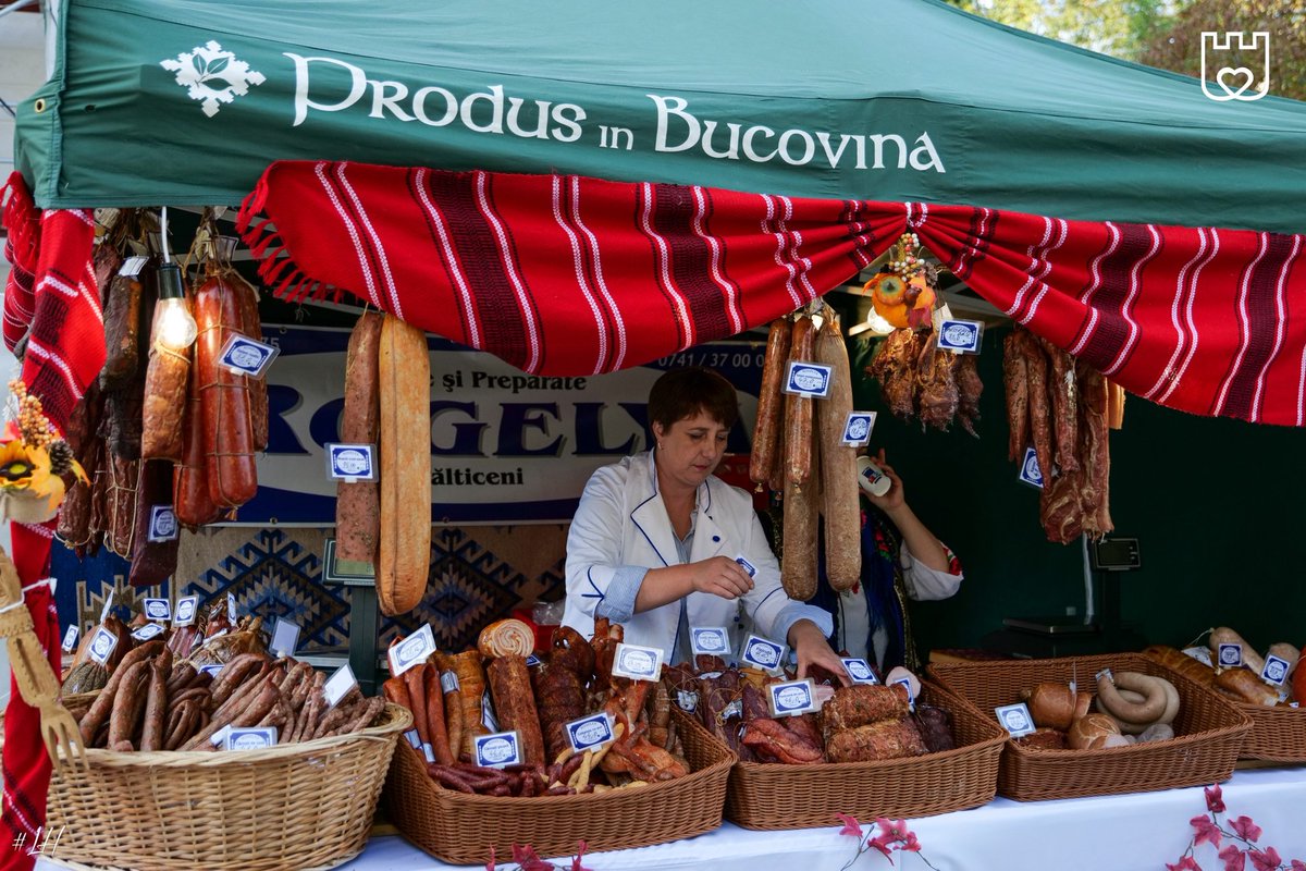Harsovschi's tweet photo. O nouă ediție a Târgului de toamnă “Produs în Bucovina”, organizată la inițiativa Consiliului Județean Suceava, începe astăzi. 🍂

Vă așteptăm în număr cât mai mare să “gustați” din frumoasa Bucovină. 

#Suceava #TârgDeToamnă #LH https://t.co/gUStMq0r7Q