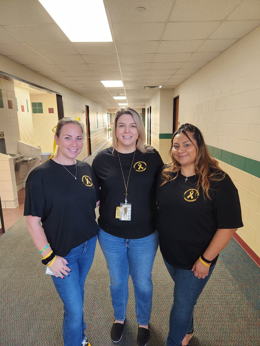 Going Gold at the Big K for Childhood Cancer Awareness! <a href="/kahlams/">Kahla Middle School</a> #EveryKnightEveryDay #childhoodcancerawareness