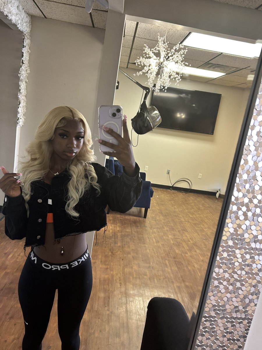 h2youhoes's tweet photo. it’s balloons on my page !! https://t.co/dzAe3vhzlU