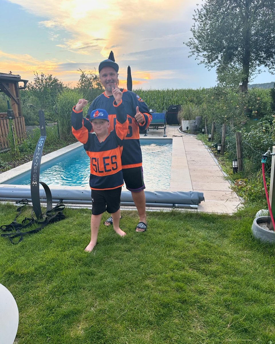 MichaelAlexy's tweet photo. @NYIslanders 21 Days !!!! This is Palms Island in Germany 🧡💙🤍 Palms is me and my sons favourite player. This is how we honor our Heroes in Germany. LGI 💪💪💪💪 https://t.co/QBxTqBXfRP