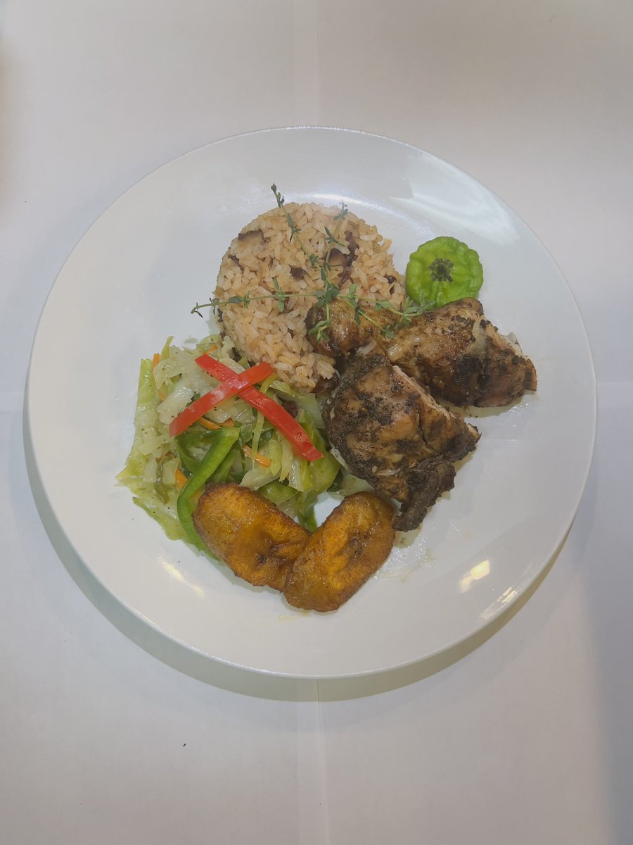 fatbwoy_876's tweet image. Just another day in the office! 
#chef #plating #Foodie