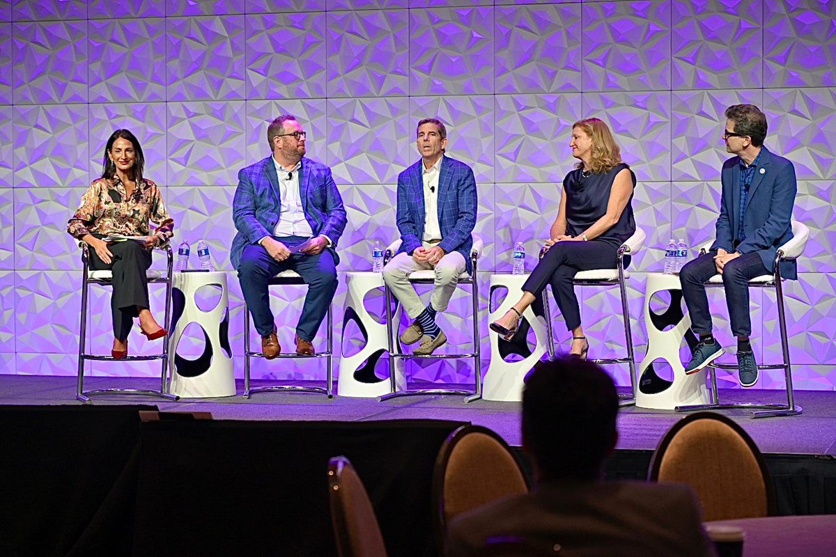 SIAnalysts's tweet image. Day two of #Collaboration in the Gig Economy kicks off with SIA President Ursula Williams and leaders Doug Leeby, Sue Marcus, Tim Dupree &amp;amp; Tim Sanders probing the latest changes in the world of #contingent work, #staffing and the tech driven #workforce solutions ecosystem.