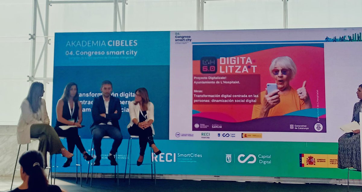 LHAjuntament's tweet photo. Avui #LHospitalet participa en el Congrés Smart City de la @RedRECI a Madrid presentant el projecte #Digitalitzat.
En el congrés experts municipals comparteixen estratègies per impulsar la digitalització des d’una perspectiva social.
#LHospitalet6_0 https://t.co/Ia8nv9UOIl