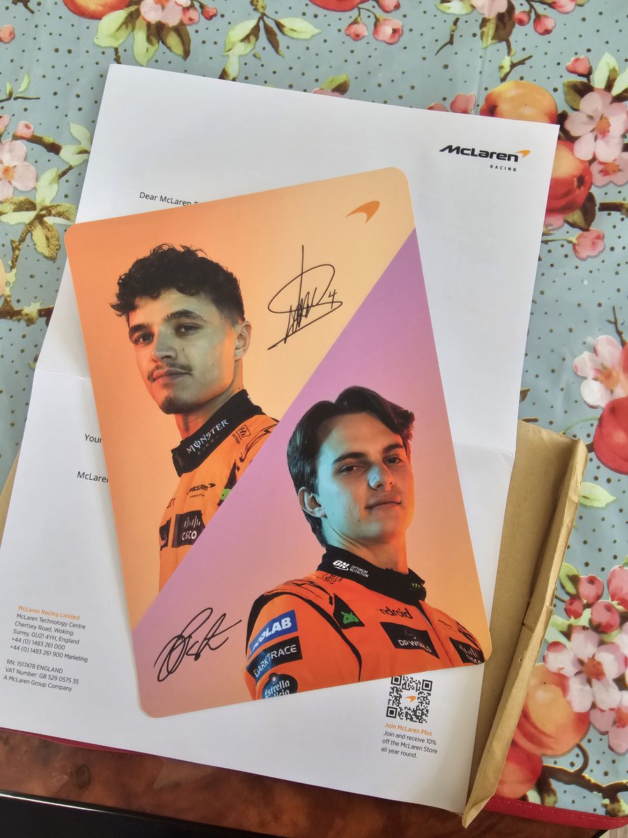 LienDng's tweet photo. This is the best mail to get back home to after summer break
Thank you @Miharunanaa for the help
And thank you @McLarenF1 team for sending it to me 🧡
#McLaren #FansLikeNoOther #PapayaTeam https://t.co/2IFeuuOyqI