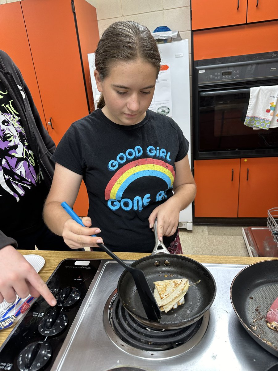 zeps_fcs's tweet photo. What better way to learn about quadrants than with our Tortilla Hack Lab! @OSLN @NobleLocal_SD #ZepSTEM @AppSTEMCollab https://t.co/kBfuXRNDTM