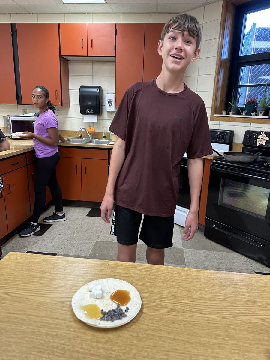 zeps_fcs's tweet photo. What better way to learn about quadrants than with our Tortilla Hack Lab! @OSLN @NobleLocal_SD #ZepSTEM @AppSTEMCollab https://t.co/kBfuXRNDTM