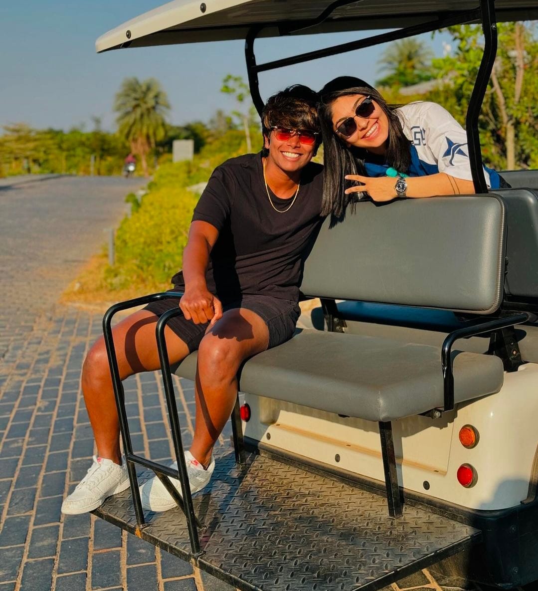 Newssports2_0's tweet image. Vroom-vroom time for Arundhati Reddy and Harleen Deol 🚕 🚗 
#women
#nicelook