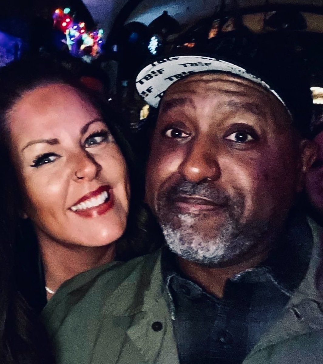 Angela_Harren's tweet image. Yesterday got away from me, so today I send an EXTRA SPECIAL belated birthday message to one of my bests, @lakeshow73 Thank you for always being you. I could not have asked for a better friend and I am so thankful you were born!! ♥️📚 #hateless