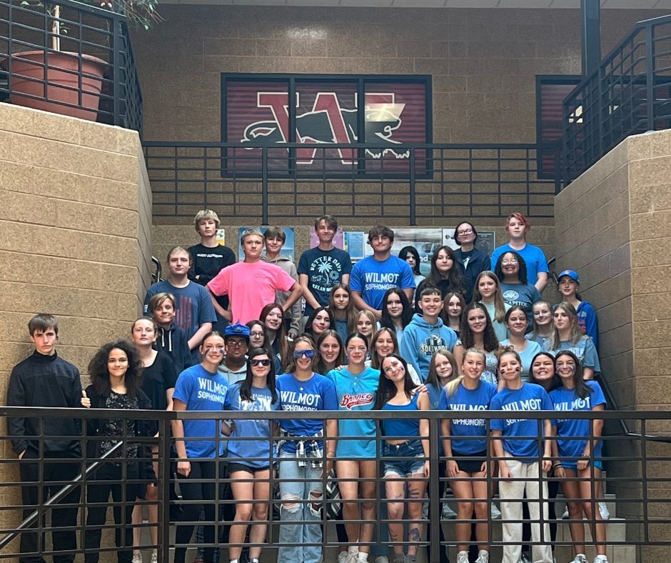 wilmotuhs's tweet image. Color Day &amp;amp; Powderpuff! Homecoming Week is in full swing! The halls were vibrant with class colors:

👚 Seniors: Pink
💜 Juniors: Purple
💙 Sophomores: Blue
💚 Freshmen: Green

Powderpuff brought fierce competition too! Who brought the best spirit?

#HomecomingWeek #Powderpuff