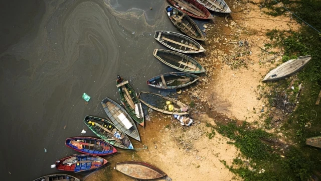 SorteoViral2018's tweet photo. El río Paraguay registra su nivel de agua más bajo en más de un siglo https://t.co/Hoz7DmDPhA https://t.co/W8GJTCbLZD