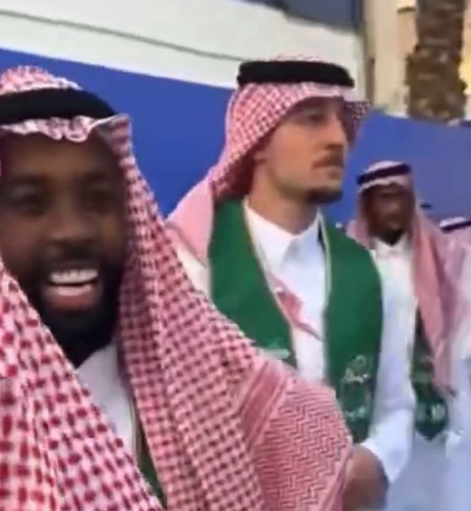 عمرو tweet media