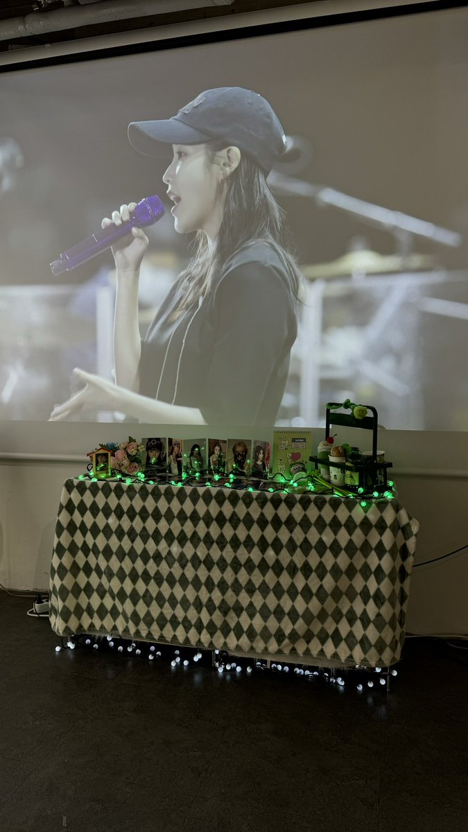 xpddldtls's tweet photo. @Our_Wishlist_ @2024_iuday @cloud_iu516 @jieunluckystore 💚
#아이유 #IU
#IU_16th_Anniversary 
#아이유애나의_16번째_승리를_이뤄
#JUST_STANN1N6_IU https://t.co/pmD1nYqqGZ
