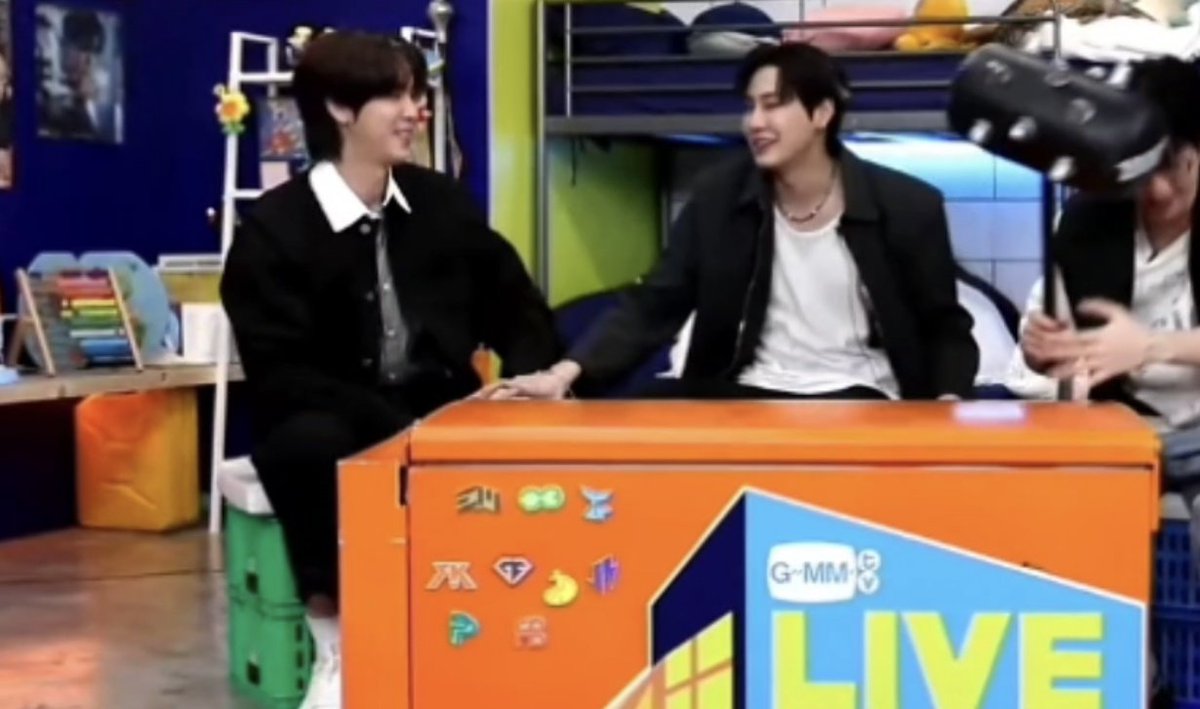 t_d_r0's tweet photo. เปรมใจเย็น!! นั่นพี่บุ๋นเองง55555 🤣🤣🤩 

#GMMTVLIVEHOUSE
#บุ๋นเปรม https://t.co/gisoSJ5IF5