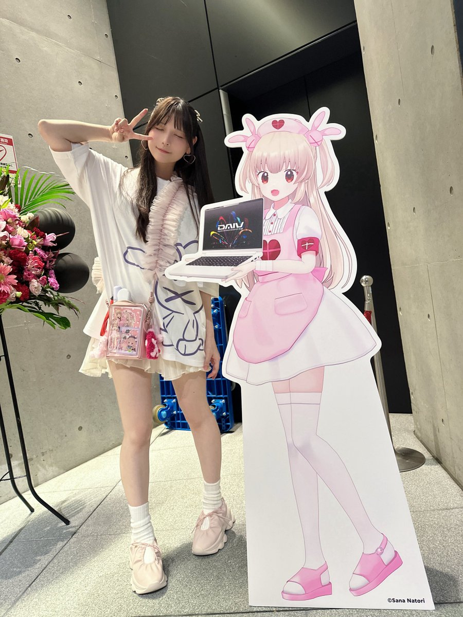 ずっとずっと大好きな名取さなちゃんの1st Live🪩🪄
いつも最高を更新してくれてありがとう
終わってからも余韻で何度も泣いてしまった🥹

名取もバンドの皆さんもスタッフさんもせんせえたちもみーーーーーーんなお疲れ様！心からありがとうございます！！！！！

人生初痛バと手作りのストラップとつめ！🩷

 #名取さな1stLive