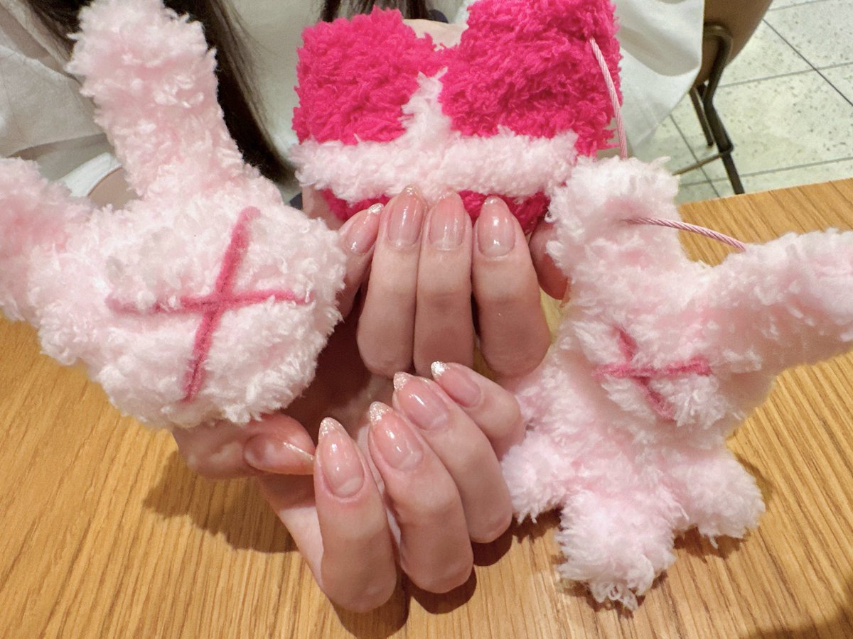 ずっとずっと大好きな名取さなちゃんの1st Live🪩🪄
いつも最高を更新してくれてありがとう
終わってからも余韻で何度も泣いてしまった🥹

名取もバンドの皆さんもスタッフさんもせんせえたちもみーーーーーーんなお疲れ様！心からありがとうございます！！！！！

人生初痛バと手作りのストラップとつめ！🩷

 #名取さな1stLive