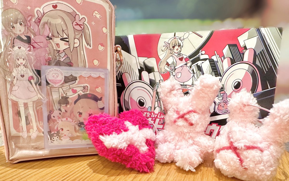ずっとずっと大好きな名取さなちゃんの1st Live🪩🪄
いつも最高を更新してくれてありがとう
終わってからも余韻で何度も泣いてしまった🥹

名取もバンドの皆さんもスタッフさんもせんせえたちもみーーーーーーんなお疲れ様！心からありがとうございます！！！！！

人生初痛バと手作りのストラップとつめ！🩷

 #名取さな1stLive