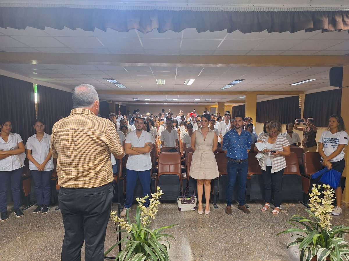 feucm_may's tweet photo. 💫Maravilloso encuentro tuvo el secretariado de la #FEUCMMay con los estudiantes de nuevo ingreso
#SomosFEU
#VamosPorMás
#GalenosDe ♥️ https://t.co/ZSaPGJklou