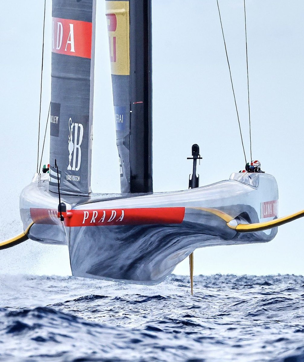 RodolfoMirri1's tweet photo. Luna Rossa fantastica: battuta American Magic 5-3, in finale con Ineos
Azzurri 5-3 con gli statunitensi. In finale con Ineos Britannia.
Nella finale degli sfidanti dal 26 settembre con Ineos Britannia, per diventare l’avversario di New Zealand in America’s Cup
#LunaRossa https://t.co/YXqwF7Ni29