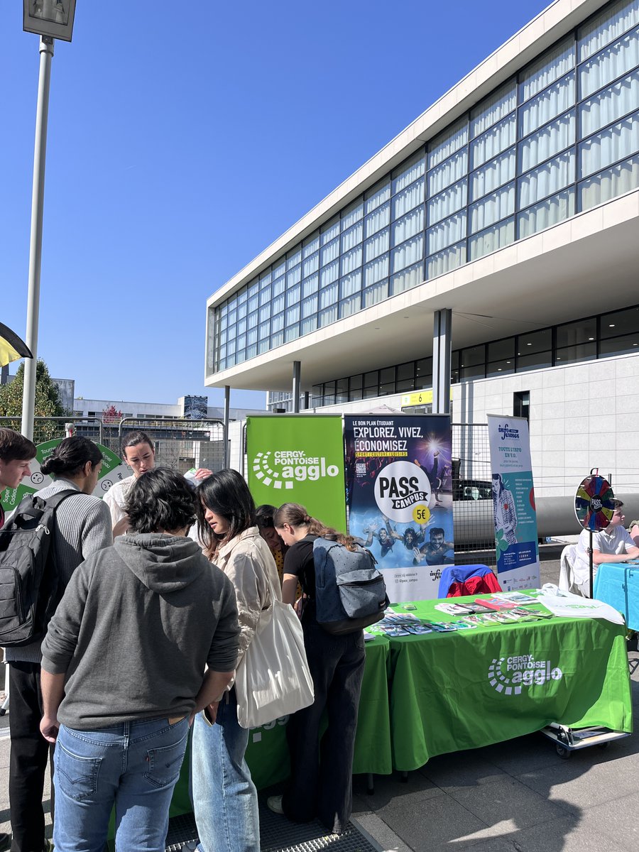 CergyPontoise95's tweet photo. L'agglo à la rencontre des étudiants pour #CY on board !👋 Un moment important pour accueillir les étudiants et leur faire découvrir les services proposés par l'agglo comme le #PassCampus ou la carte interactive dédiée à la vie étudiante.✨🙌
➕d'infos👇
https://t.co/8gluASYLim https://t.co/6Tj3y6jhEI