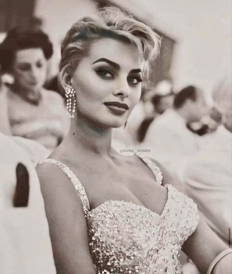 Drumroll, Italy 🇮🇹 is in celebration!

Tomorrow, the last Diva of the Golden Age, Sophia Loren, will blow out 90 candles!

Festivities are planned in Rome and Naples

Here’s a thread 🧵 to honor this living legend ✨