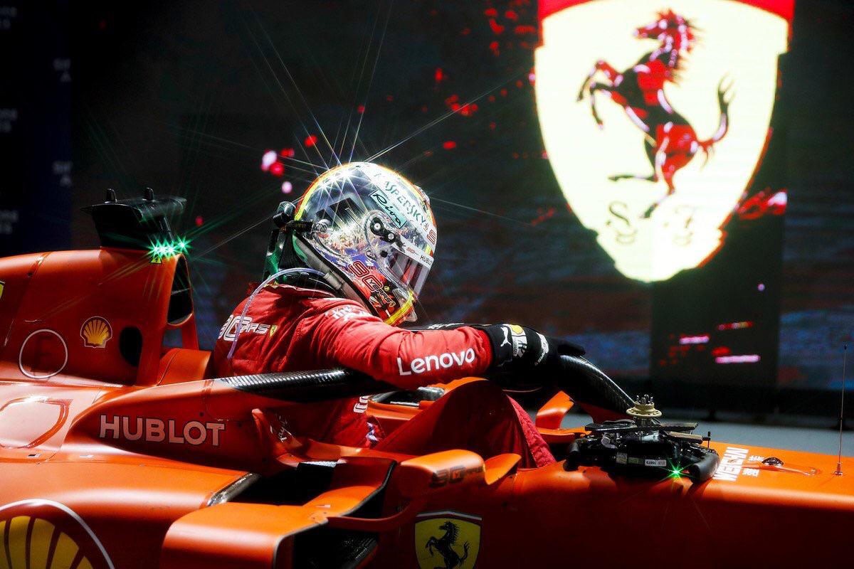 F1_Papi's tweet photo. NUEVO HILO

F1 : 10 Cosas que necesitas saber del #SingaporeGP 🇸🇬

1- Singapore tendrá el formato normal

Viernes
-FP1
-FP2

Sabado
-FP3
-Quali
-Pole de Norris

Domingo
- Carrera
- Norris pierde el liderato en la primera curva
- Himno de Australia

Lunes
Verstappen cruza la meta https://t.co/6F3LRtoV8D