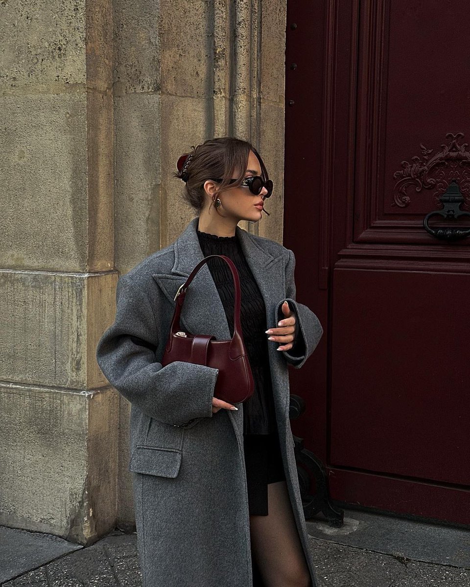 modernlilithh's tweet photo. THE colour 🥀 https://t.co/IagDzFuBcb
