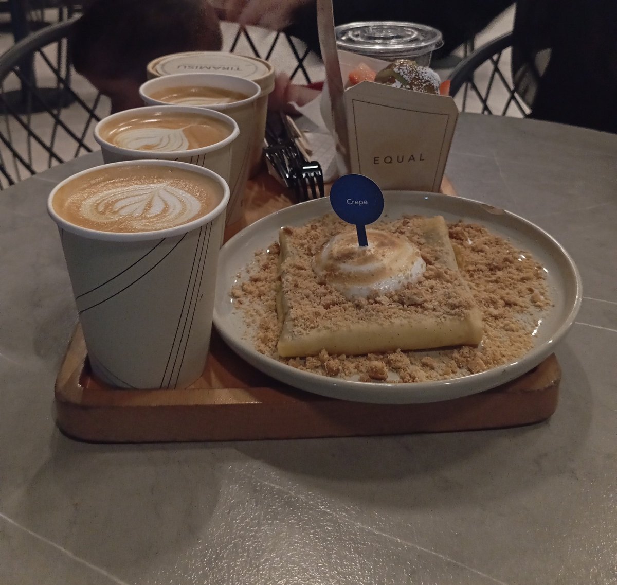 هِي الأنيسة المُؤنِسة
والرفيقة الفارِقة 💘