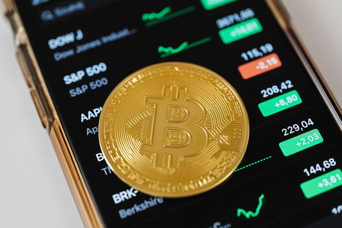 El precio del #Bitcoin inicia la jornada 63 mil 34 dólares por unidad, lo  que representa un aumento del 2.08% en comparación con su último cierre. Al  tipo de cambio de #México,