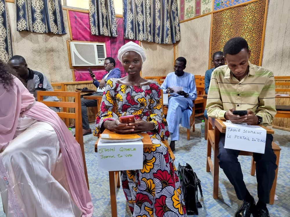 DedjebeTy's tweet photo. Clap de fin pour la formation sur le Fact-Checking et la désinformation organisée par @Africheck_.
Quelques outils de vérification des fake-News ont été mis à la disposition des journalistes qui ont promis de lutter contre la désinformation dans leurs rédactions respectives https://t.co/BIrZfT7UYB