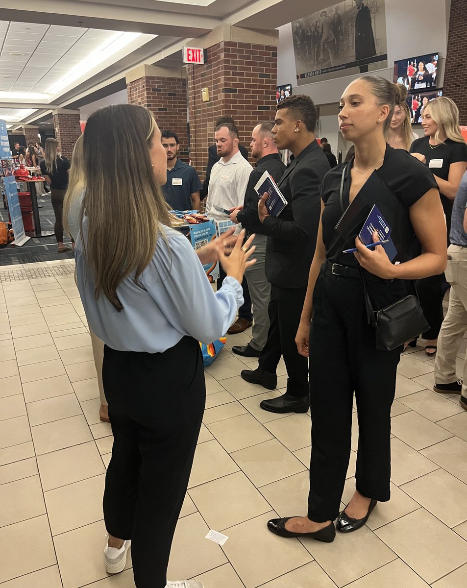 AltiusPartners's tweet photo. Productive trip to Champaign educating athletes on financial management, brand building, and NIL pitches, while engaging businesses in the community to learn about ways to partner with @IlliniAthletics and its athletes. https://t.co/srj40XiSoh